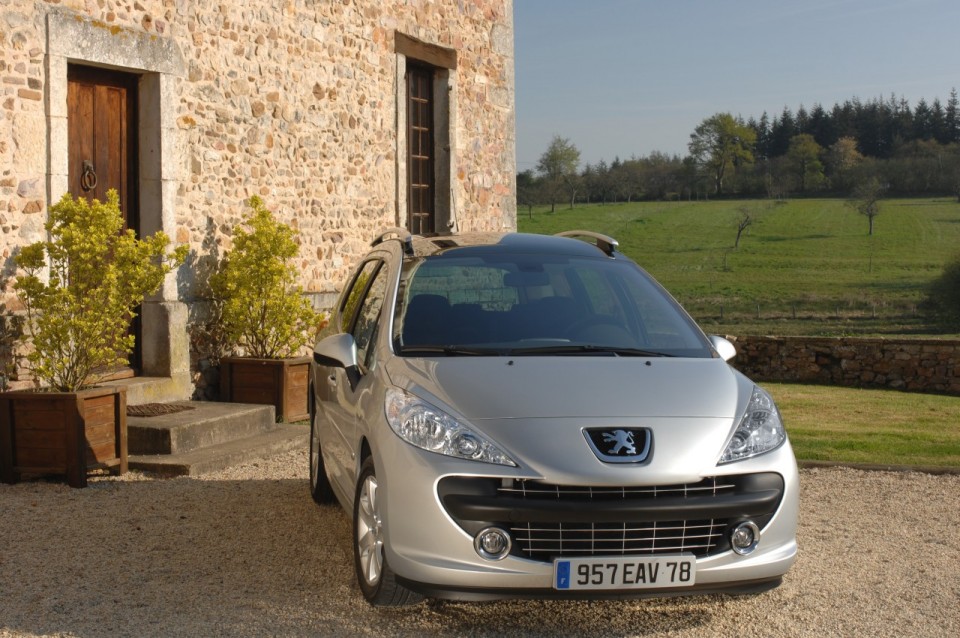 Photo officielle Peugeot 207 SW Gris Aluminium phase 1 (2007) - 1-017