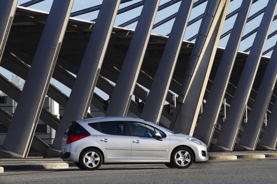 Photo profil statique Peugeot 207 SW Gris Aluminium phase 2 (2009) - 1-003