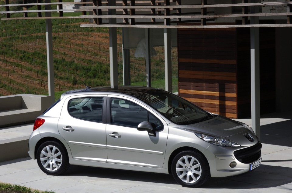 Photo officielle Peugeot 207 Gris Aluminium phase 1 (2006) - 1-014