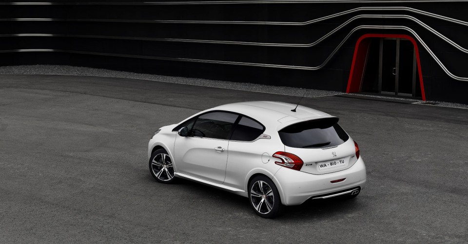 Photo officielle Peugeot 208 GTi I Blanc Nacré Satin (2013) - 1-016