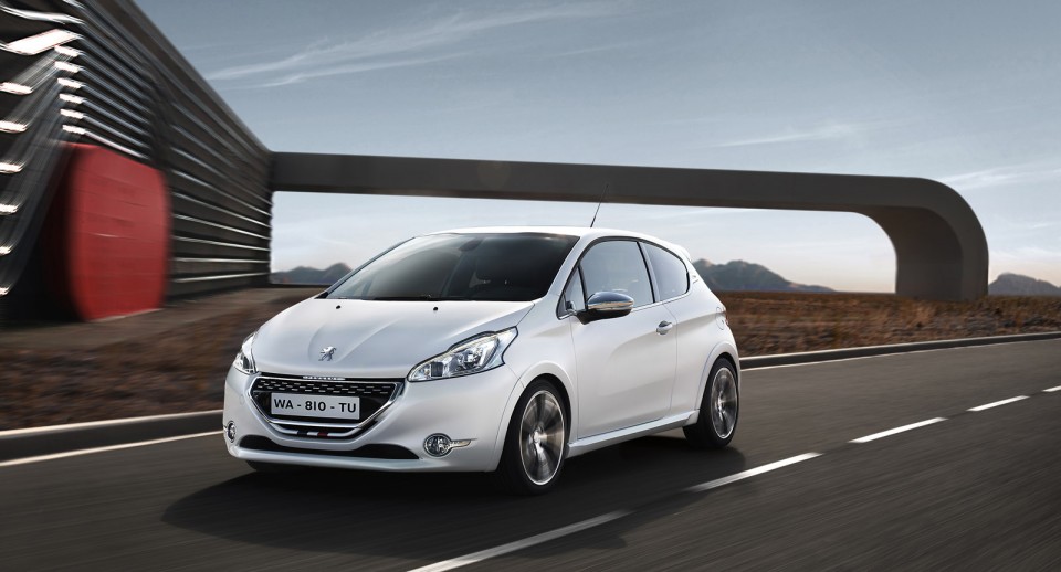 Photo 3/4 avant dynamique Peugeot 208 GTi I Limited Edition (2013) - 1-020