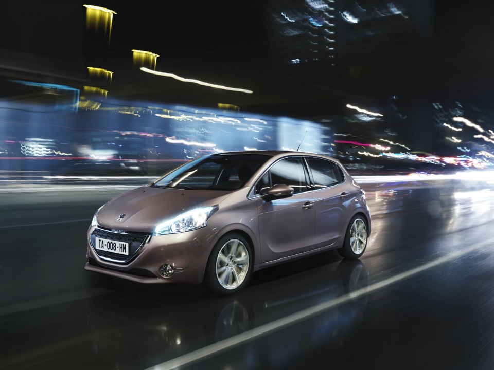 Photo nuit Peugeot 208 I Allure Blossom Grey - 1-003