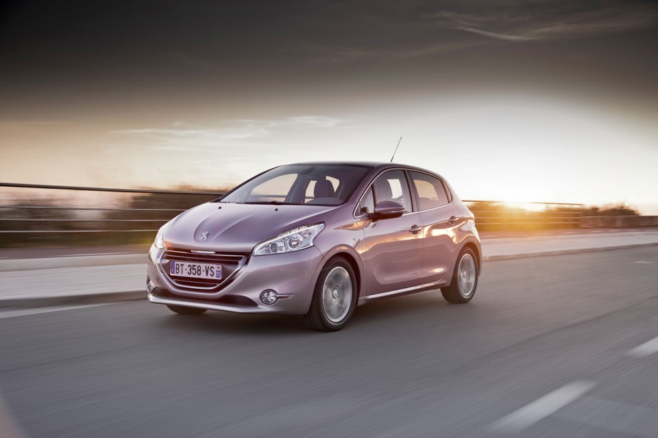 Photo dynamique Peugeot 208 I Allure Blossom Grey - 1-019