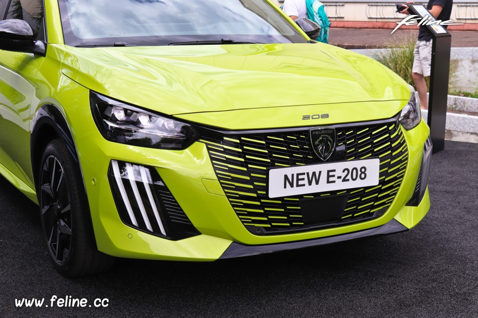 Photo feux de jour Peugeot e-208 II restylée - Présentation officielle (2023)