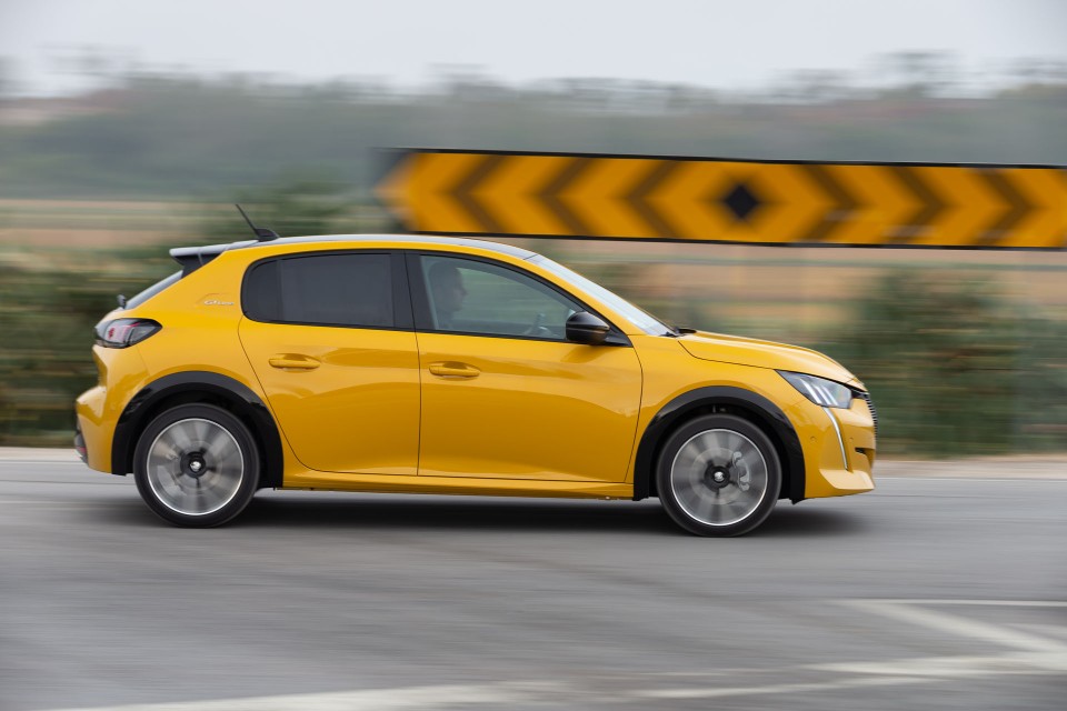 Photo officielle Peugeot 208 II GT Line Jaune Faro - Essais pres