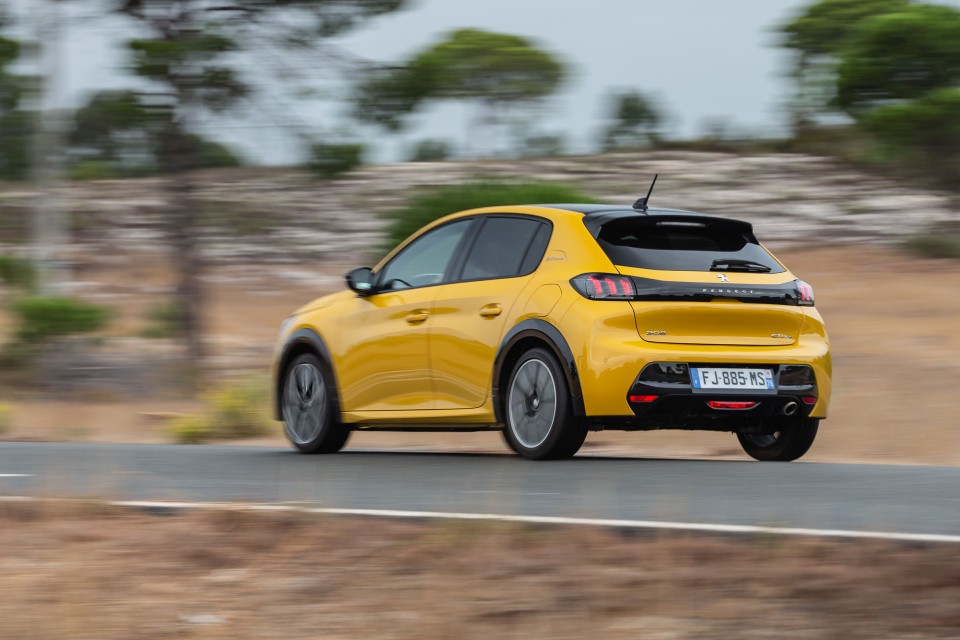 Photo officielle Peugeot 208 II GT Line Jaune Faro - Essais pres