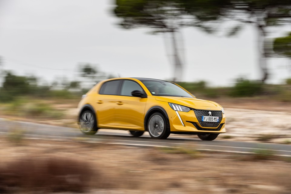 Photo officielle Peugeot 208 II GT Line Jaune Faro - Essais pres