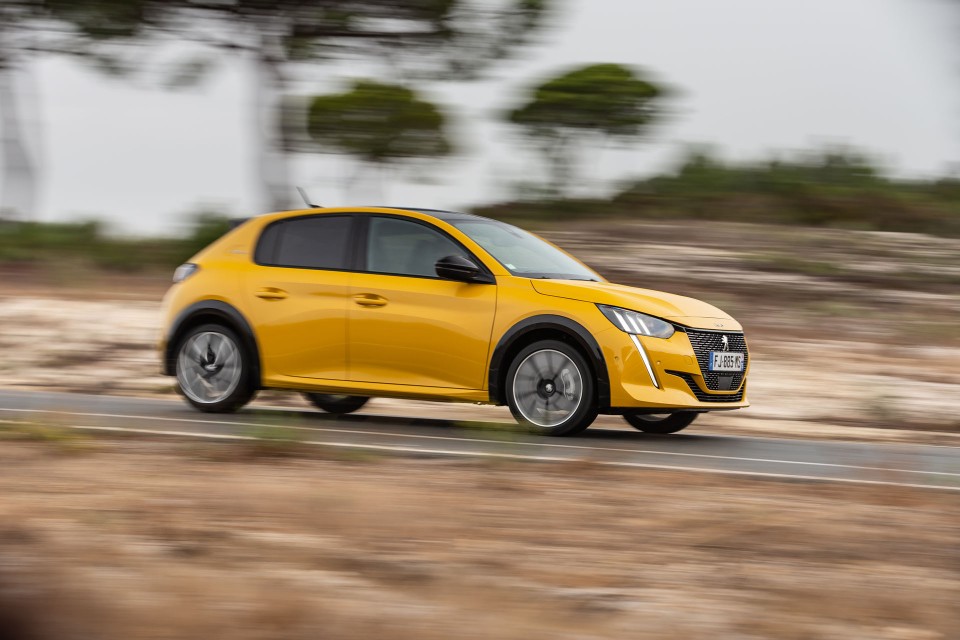 Photo officielle Peugeot 208 II GT Line Jaune Faro - Essais pres