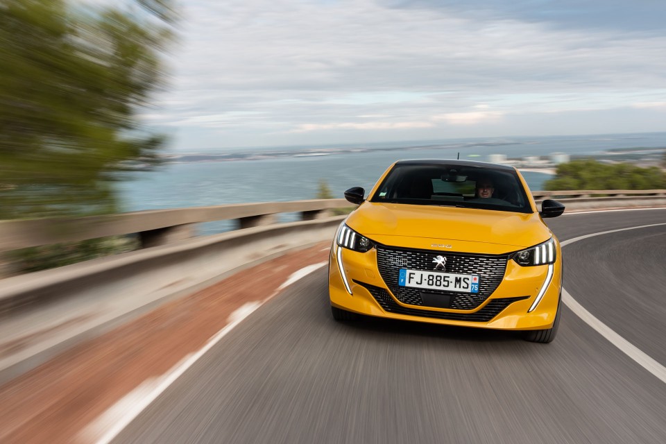 Photo officielle Peugeot 208 II GT Line Jaune Faro - Essais pres