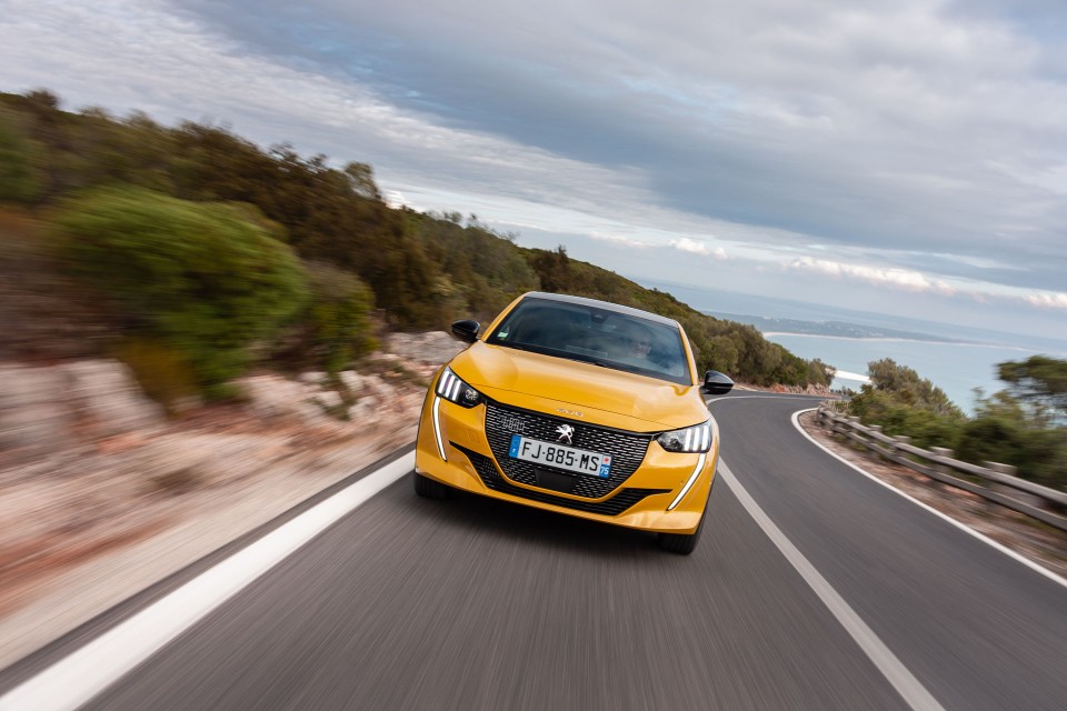 Photo officielle Peugeot 208 II GT Line Jaune Faro - Essais pres