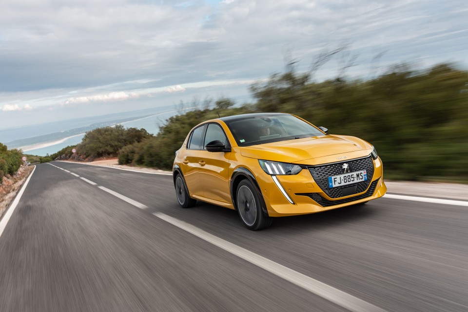 Photo officielle Peugeot 208 II GT Line Jaune Faro - Essais pres