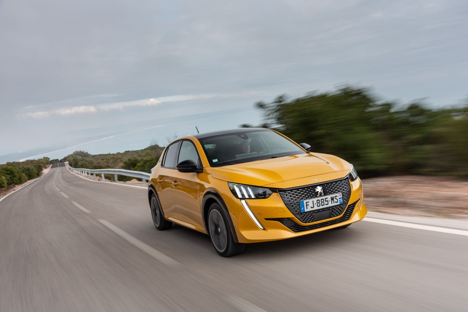 Photo officielle Peugeot 208 II GT Line Jaune Faro - Essais pres