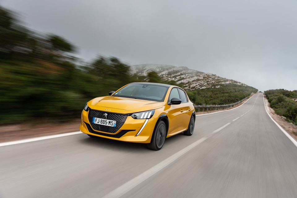 Photo officielle Peugeot 208 II GT Line Jaune Faro - Essais pres