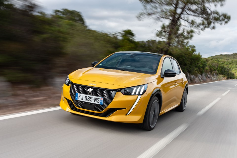 Photo officielle Peugeot 208 II GT Line Jaune Faro - Essais pres