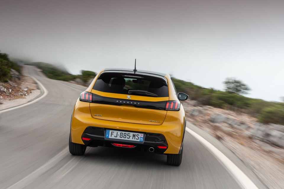 Photo officielle Peugeot 208 II GT Line Jaune Faro - Essais pres