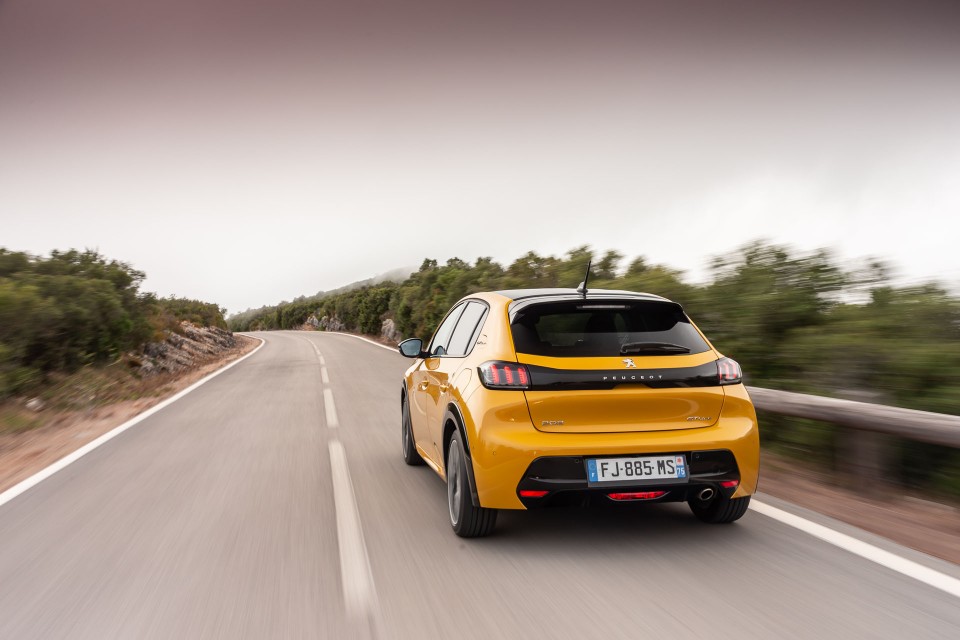 Photo officielle Peugeot 208 II GT Line Jaune Faro - Essais pres