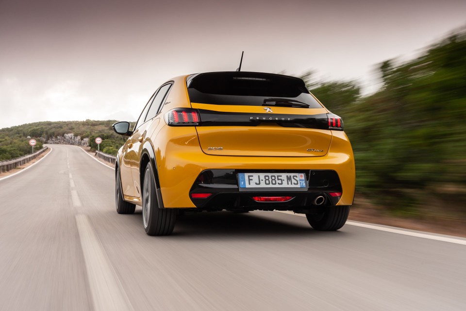 Photo officielle Peugeot 208 II GT Line Jaune Faro - Essais pres