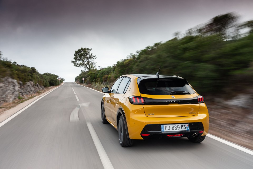 Photo officielle Peugeot 208 II GT Line Jaune Faro - Essais pres