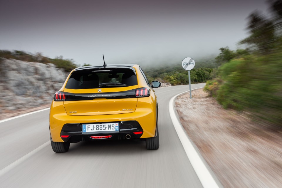 Photo officielle Peugeot 208 II GT Line Jaune Faro - Essais pres