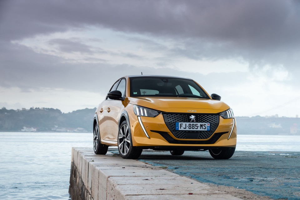 Photo officielle Peugeot 208 II GT Line Jaune Faro - Essais pres