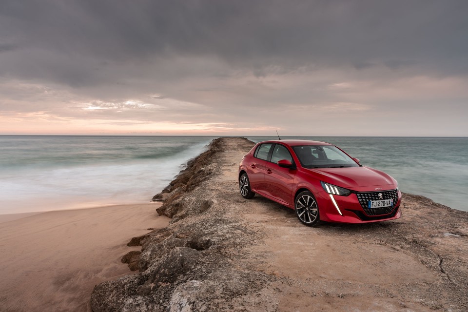 Photo officielle Peugeot 208 II Allure Rouge Elixir - Essais pre