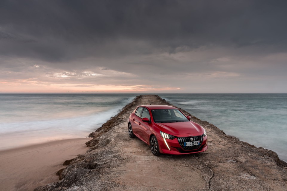 Photo officielle Peugeot 208 II Allure Rouge Elixir - Essais pre