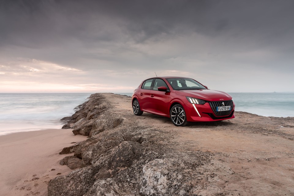 Photo officielle Peugeot 208 II Allure Rouge Elixir - Essais pre