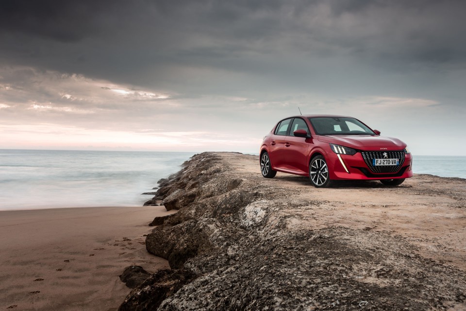 Photo officielle Peugeot 208 II Allure Rouge Elixir - Essais pre