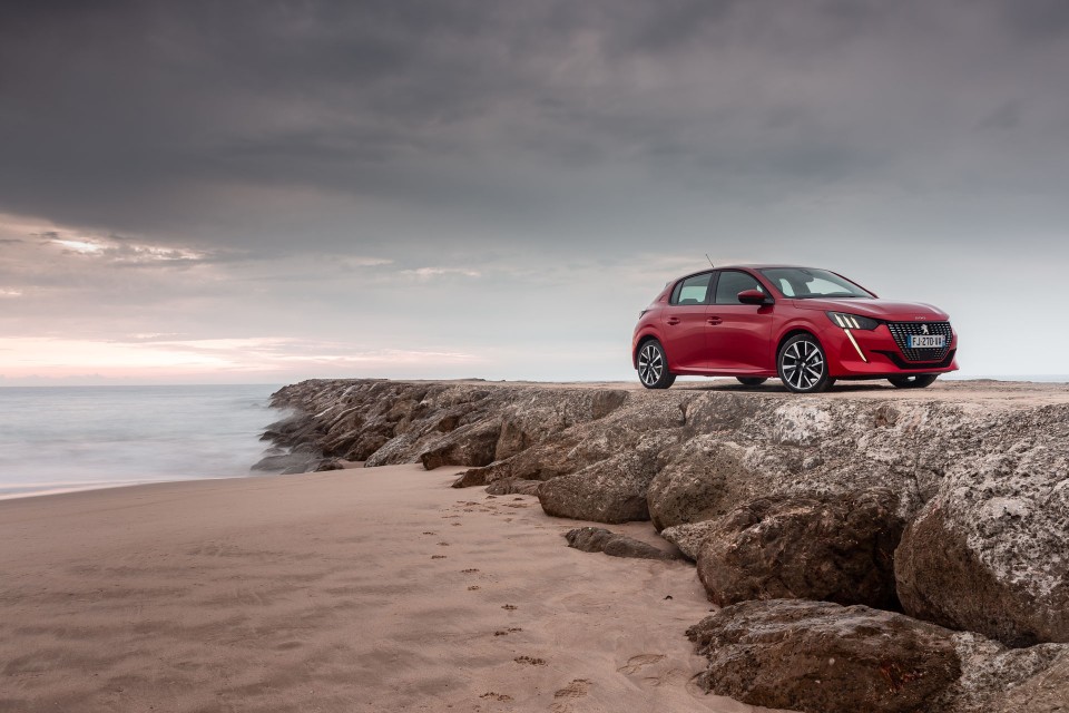 Photo officielle Peugeot 208 II Allure Rouge Elixir - Essais pre