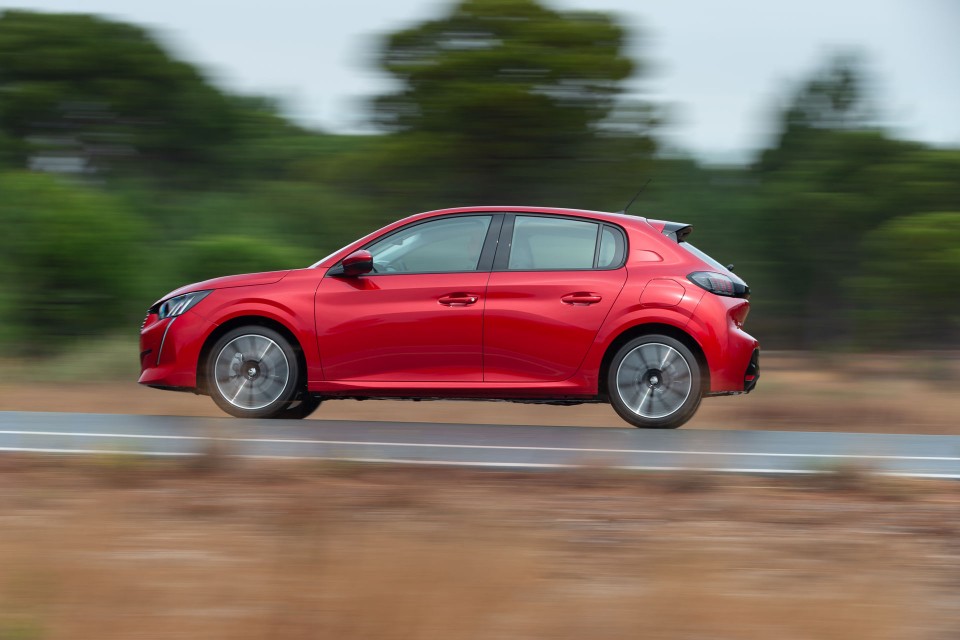 Photo officielle Peugeot 208 II Allure Rouge Elixir - Essais pre