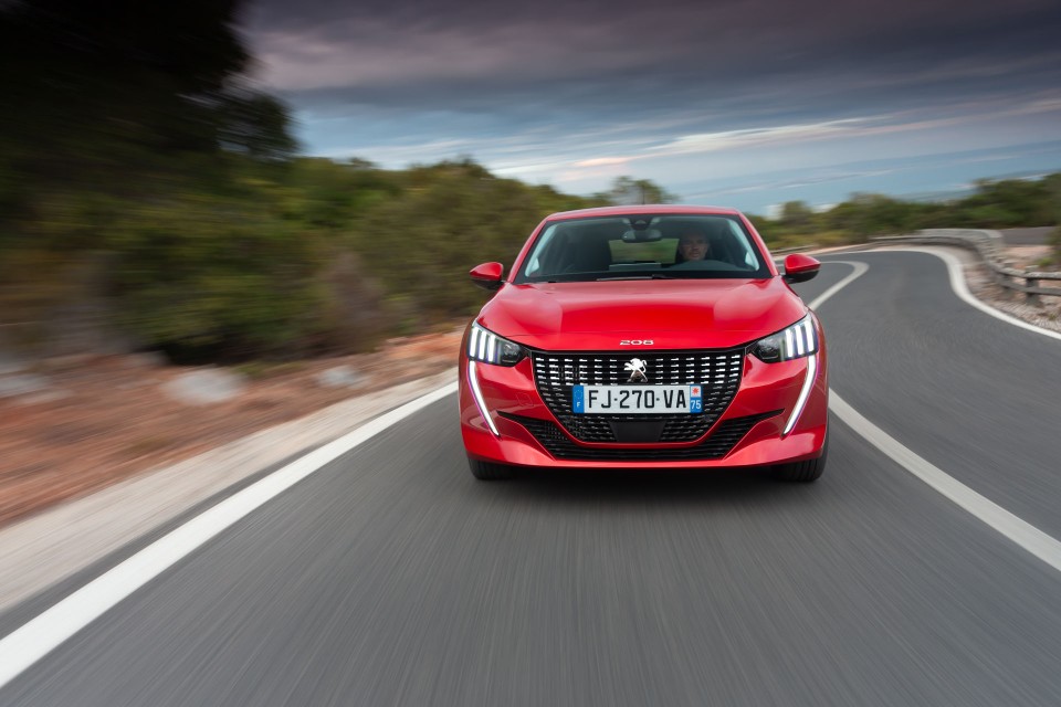 Photo officielle Peugeot 208 II Allure Rouge Elixir - Essais pre