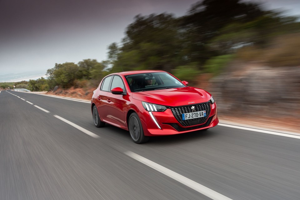 Photo officielle Peugeot 208 II Allure Rouge Elixir - Essais pre