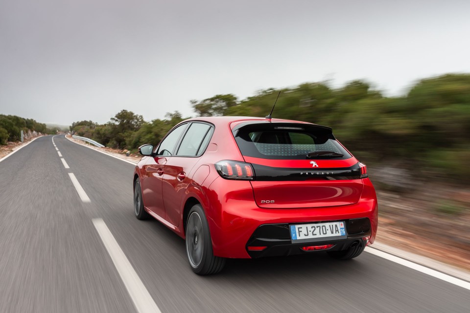 Photo officielle Peugeot 208 II Allure Rouge Elixir - Essais pre