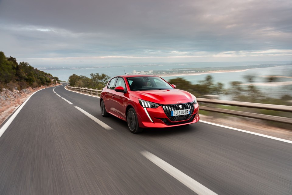 Photo officielle Peugeot 208 II Allure Rouge Elixir - Essais pre