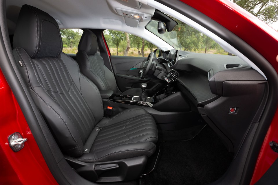 Photo officielle Peugeot 208 II Allure Rouge Elixir - Essais pre