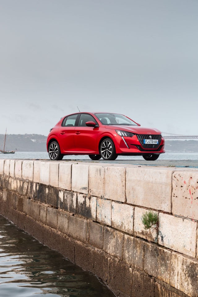 Photo officielle Peugeot 208 II Allure Rouge Elixir - Essais pre