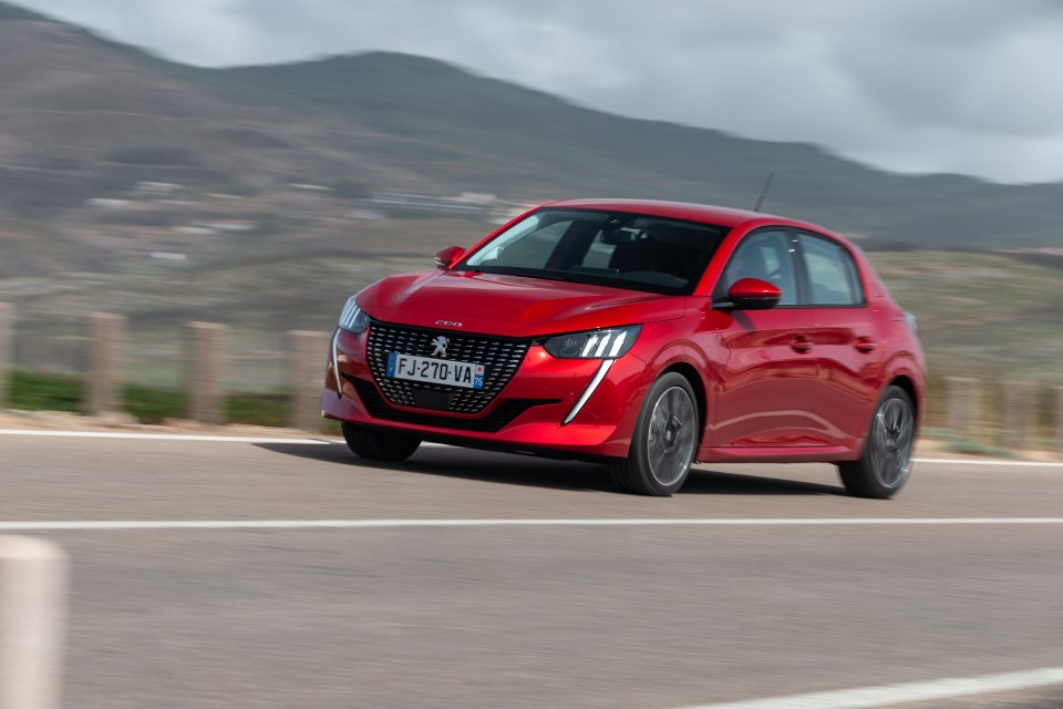 Photo officielle Peugeot 208 II Allure Rouge Elixir - Essais pre