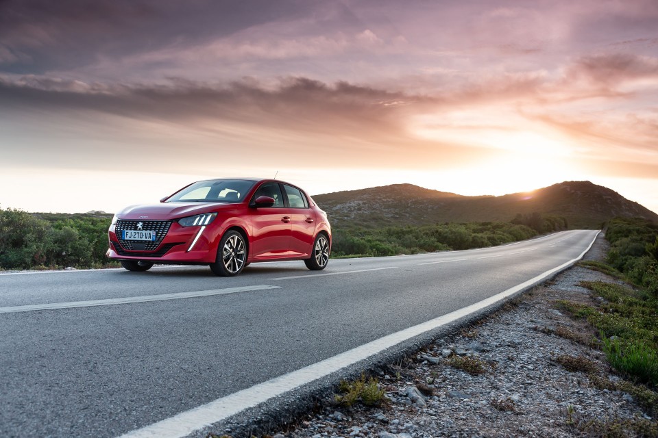 Photo officielle Peugeot 208 II Allure Rouge Elixir - Essais pre