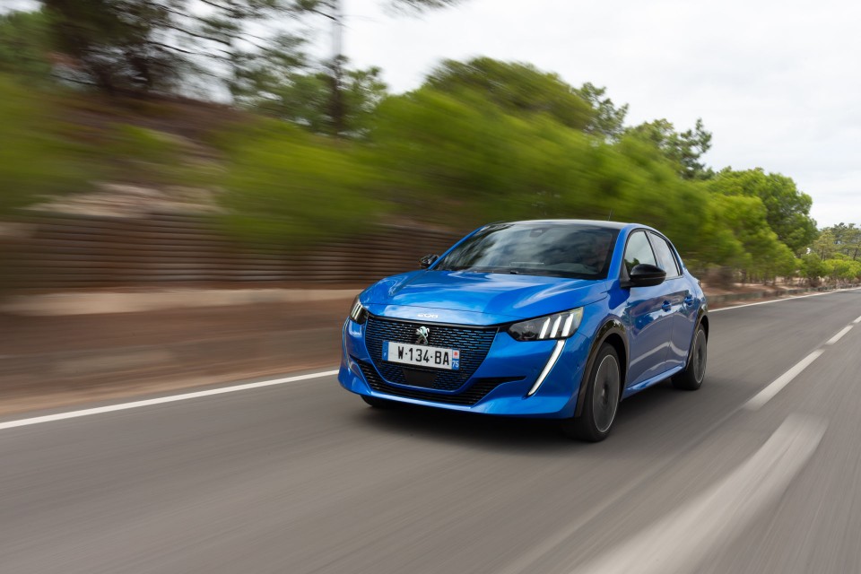 Photo officielle Peugeot e-208 GT Bleu Vertigo - Essais presse 2