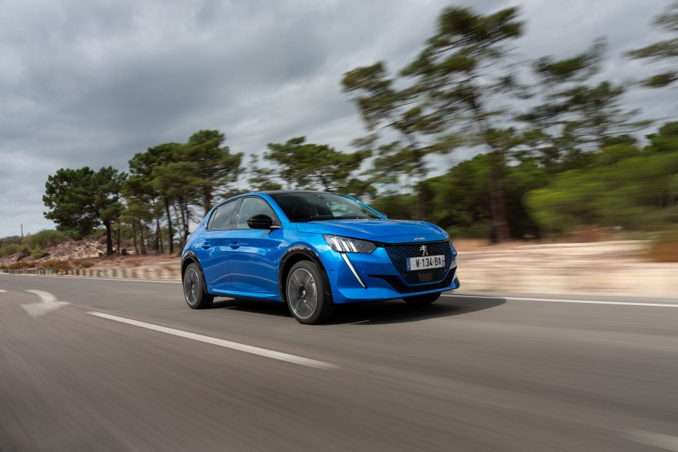 Photo officielle Peugeot e-208 GT Bleu Vertigo - Essais presse 2