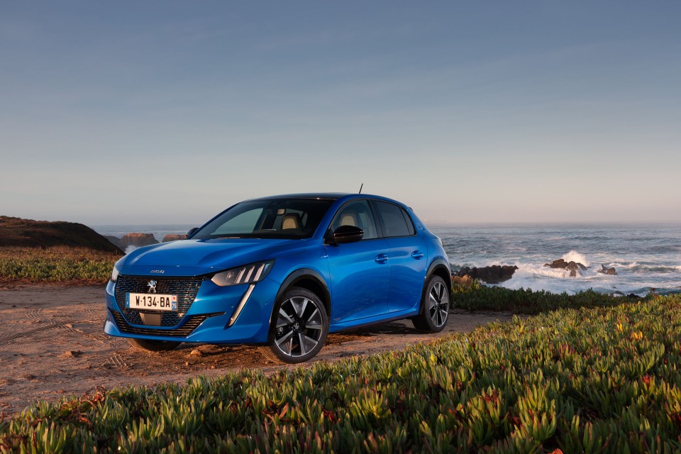 Photo officielle Peugeot e-208 GT Bleu Vertigo - Essais presse 2