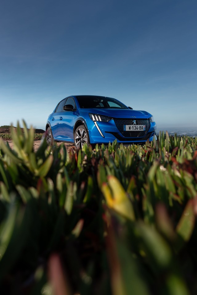 Photo officielle Peugeot e-208 GT Bleu Vertigo - Essais presse 2