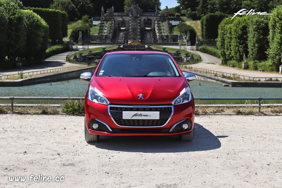 Photo face avant Peugeot 208 I Allure Rouge Elixir (2018)