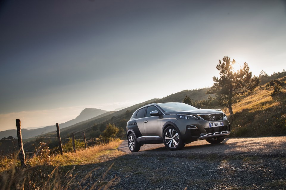 Photo Peugeot 3008 II GT Coupe Franche Gris Amazonite - Essais p