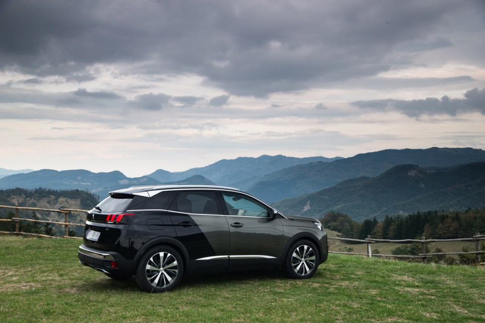 Photo Peugeot 3008 II GT Coupe Franche Gris Amazonite - Essais p