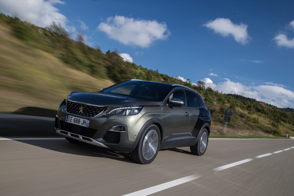 Photo 3/4 avant Peugeot 3008 II GT Coupe Franche Gris Amazonite