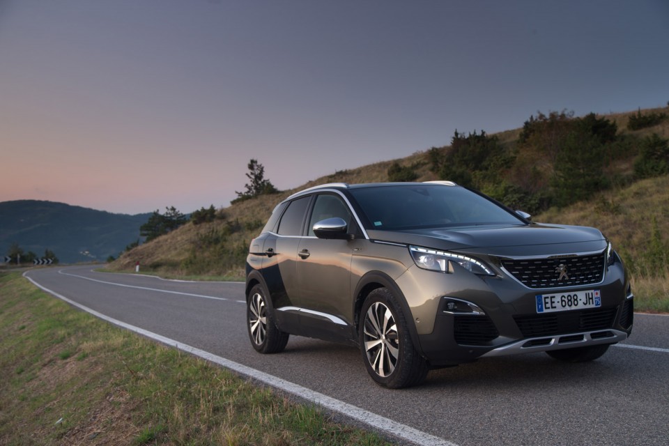 Photo Peugeot 3008 II GT Coupe Franche Gris Amazonite - Essais p