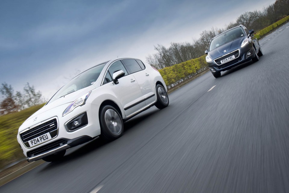 Photo Peugeot 3008 HYbrid4 I Blanc Banquise (restylée 2013) (UK