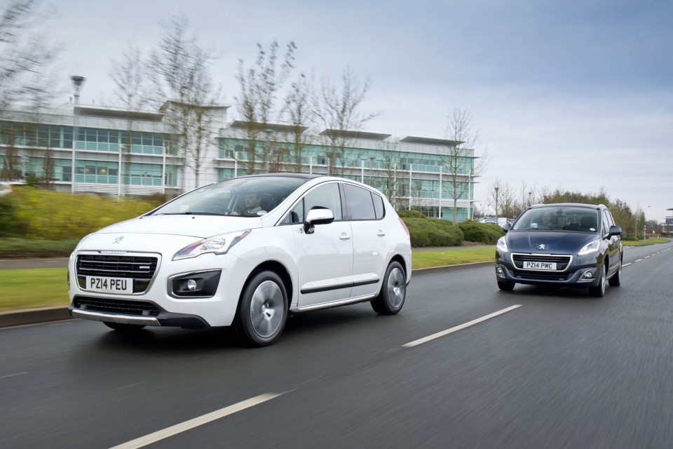 Photo Peugeot 3008 HYbrid4 I Blanc Banquise (restylée 2013) (UK