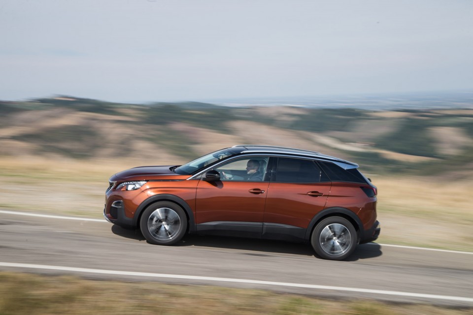 Photo Peugeot 3008 II Allure Metallic Copper - Essais presse 201